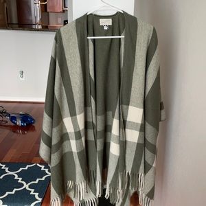 Women’s green shawl